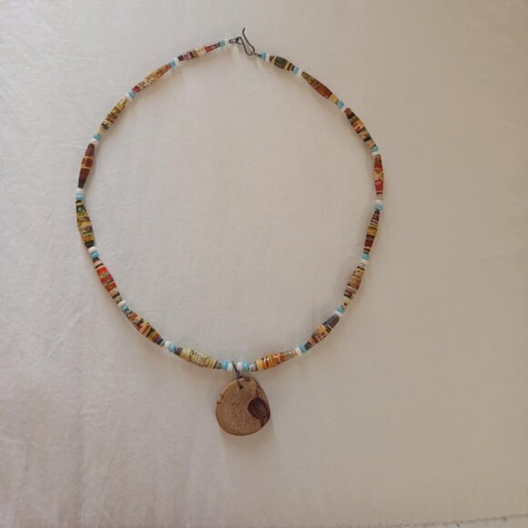 Handmade (Nalepo Maasai Women's Group) bead necklace with matching earrings - Picture 3 of 9